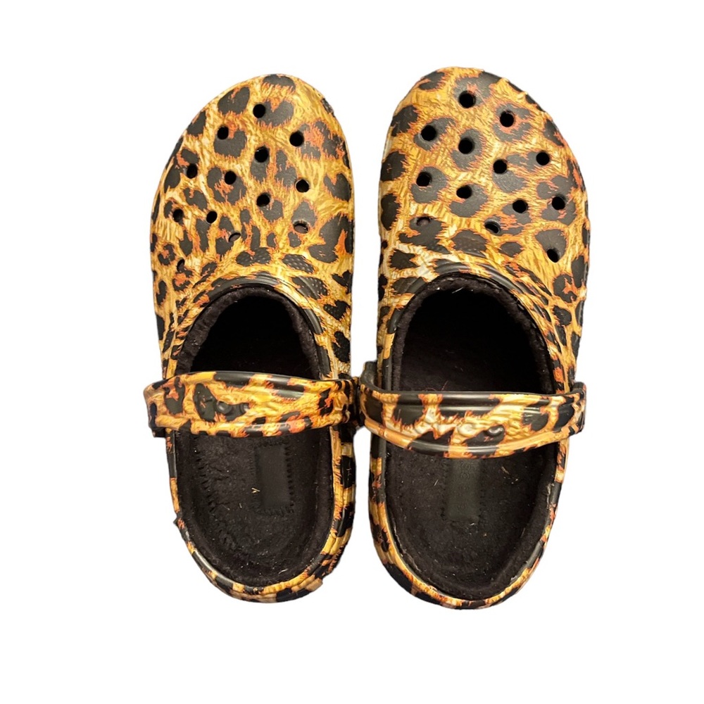 CROCS. Size 6 in men and 8 in woman. - Picture 2 of 5